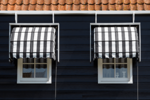 wat is er beter? zonwering binnen of buiten ophangen?