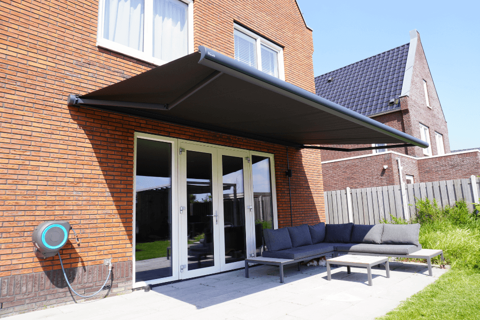 elektrisch zonnescherm handmatig oprollen: alles wat je moet weten