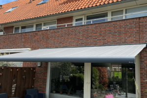 hoe hoog moet je een zonnescherm ophangen?