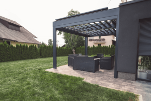 overkapping dichtmaken met hout, glas of screens