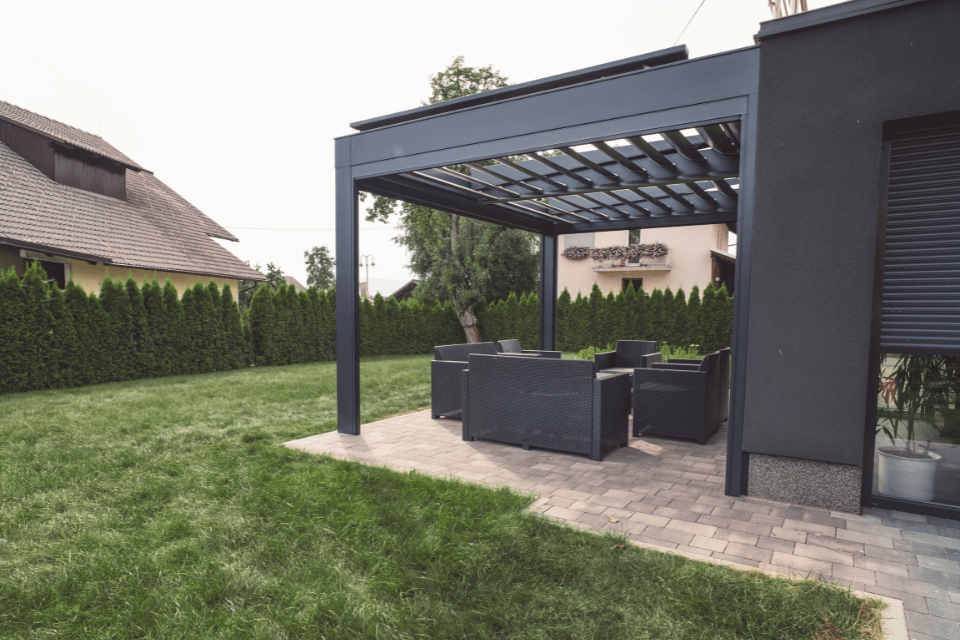 overkapping dichtmaken met hout, glas of screens