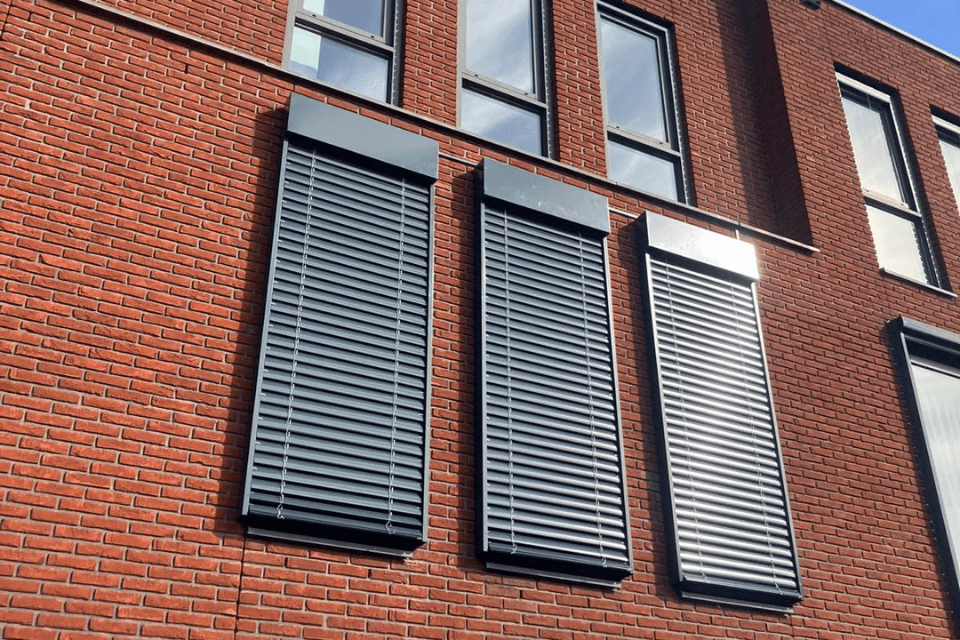 welke kleur zonwering houdt de meeste warmte buiten?