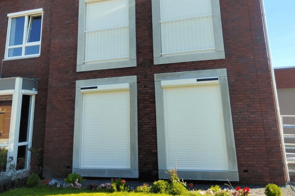 wat isoleert beter? rolluiken of screens?