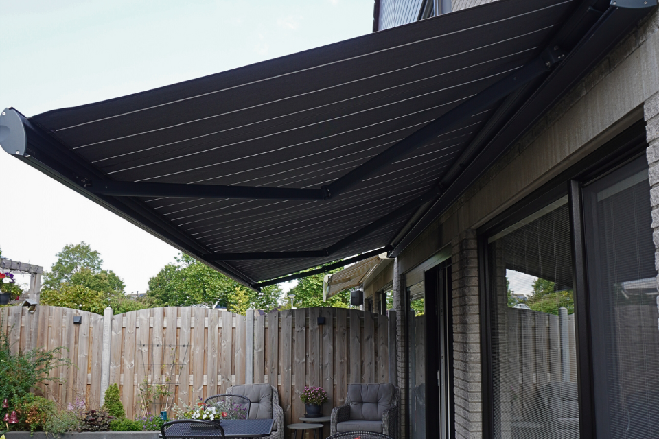 zo maak je een zonnescherm schoon