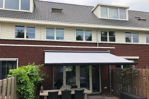 Knikarmscherm Verano Solor plaatsen bij familie Folkers in Reeuwijk knikarmscherm verano solor plaatsen bij familie folkers in reeuwijk 1