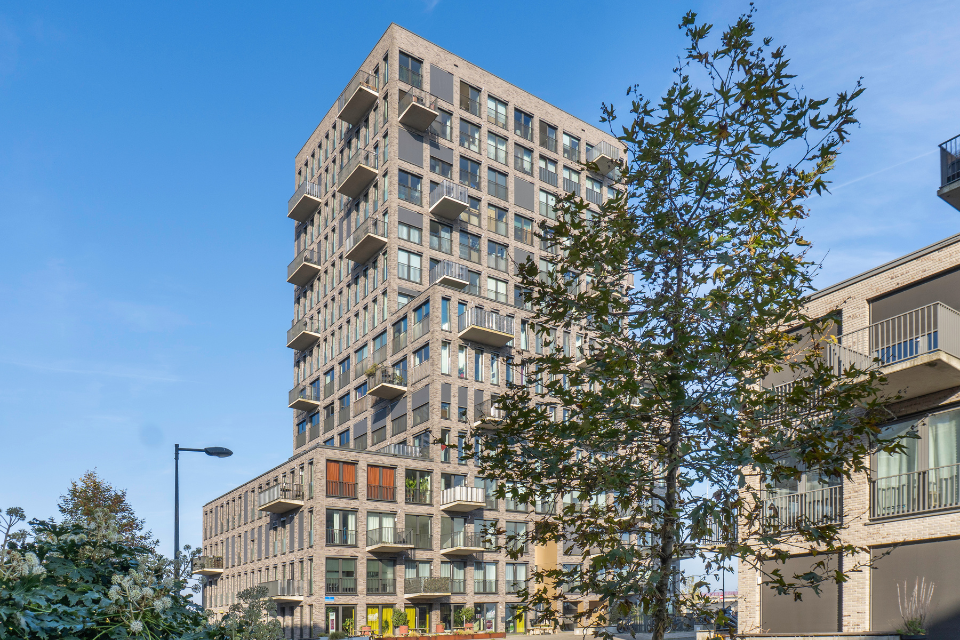 solar screens voor wooncomplex akropolistoren in amsterdam 1