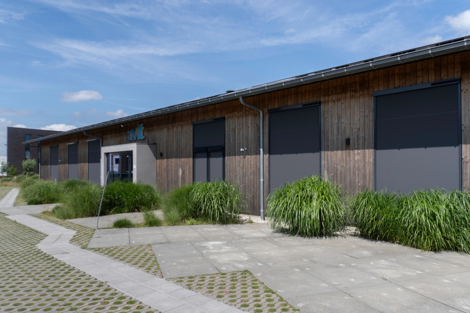 Bedrijfspand Vianen solar screens voor avit group in vianen 4