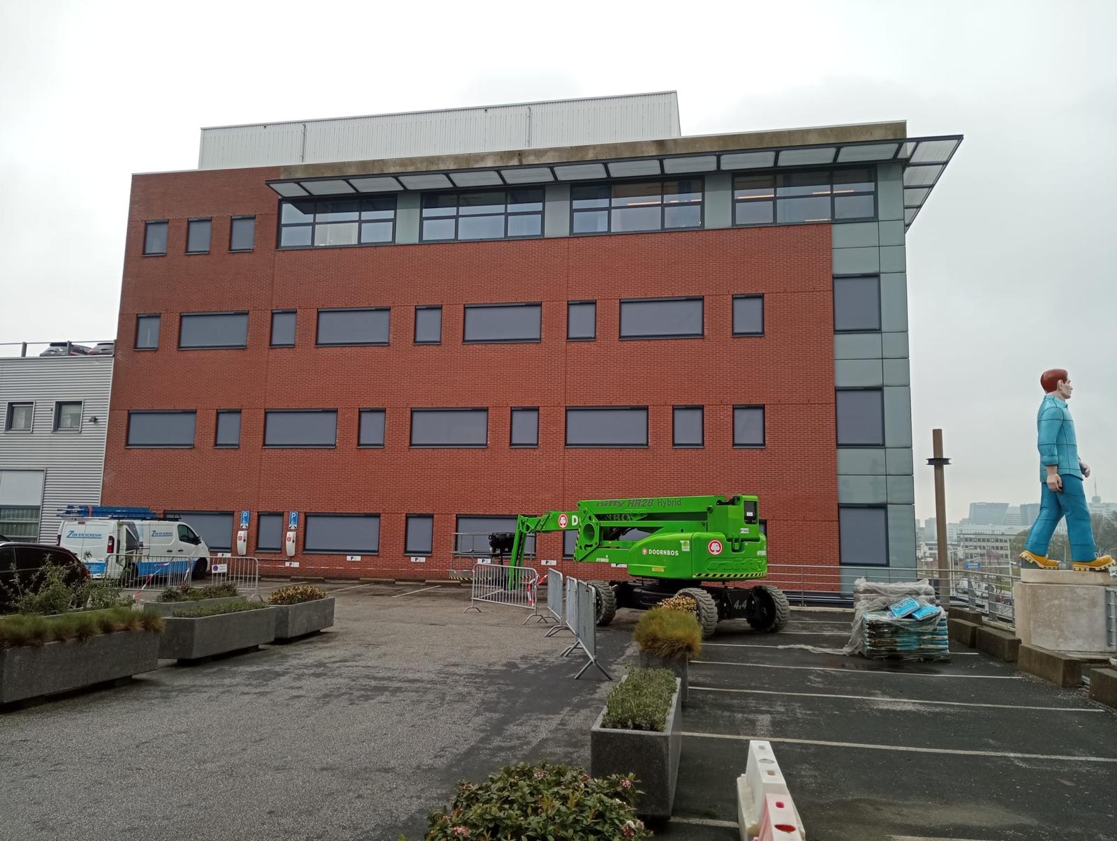 Binck Twins Den Haag binck twins den haag 120 solarscreens 3