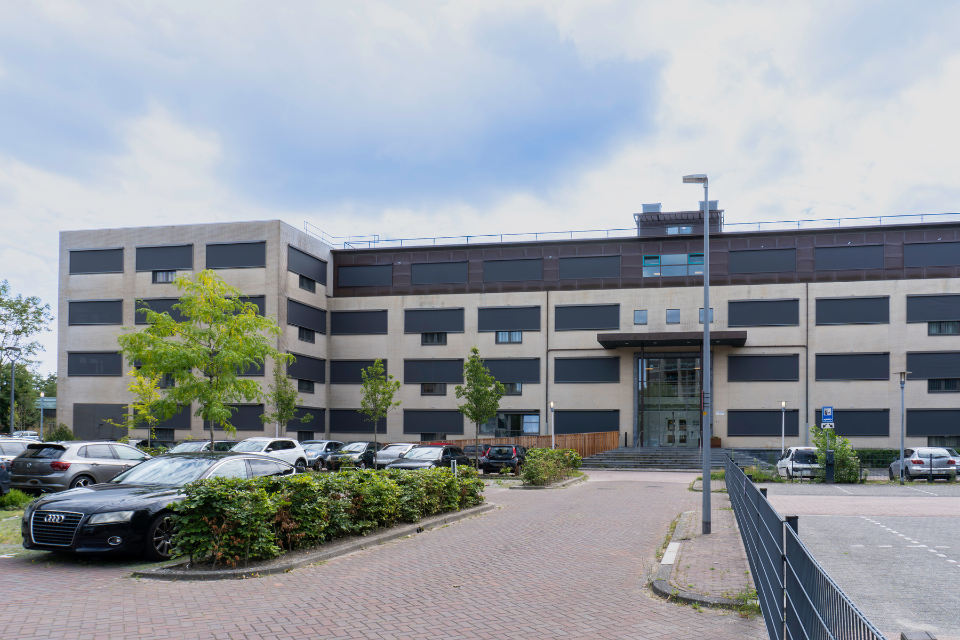 De Alliantie Ontwikkeling Almere 132 solar screens voor gemengd wonen project in almere 2