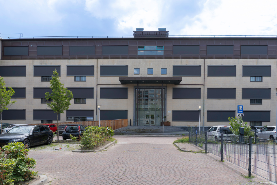 De Alliantie Ontwikkeling Almere 132 solar screens voor gemengd wonen project in almere 3