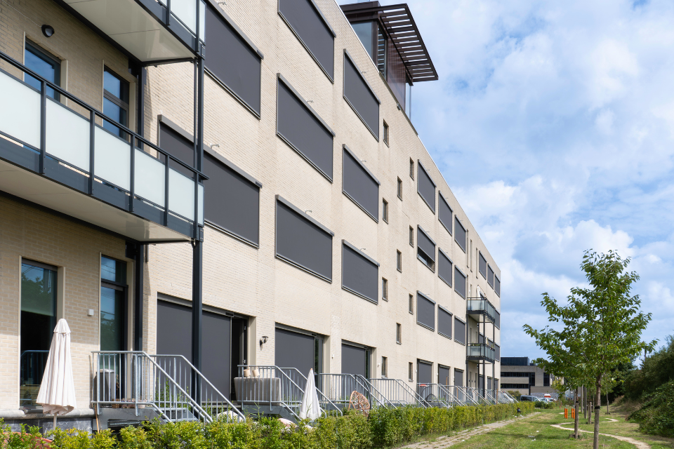 De Alliantie Ontwikkeling Almere 132 solar screens voor gemengd wonen project in almere 5