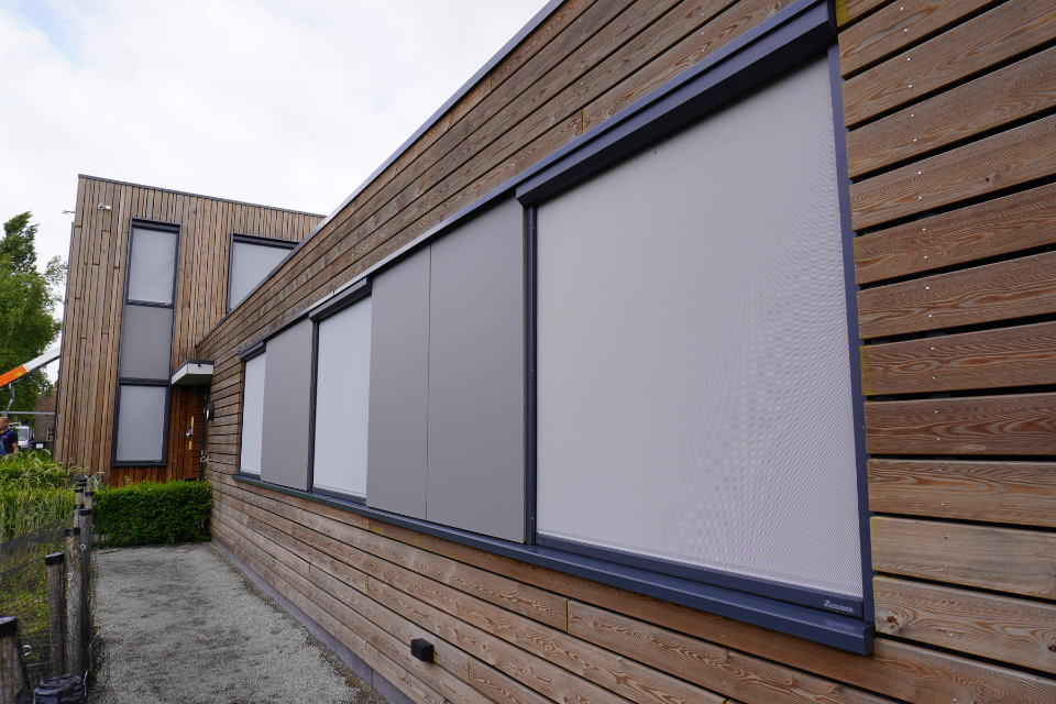 Stichting De Ark Gouda stichting de ark gouda verano ritsscreens, knikarmscherm, aluminium jaloezieën en rolgordijnen 2