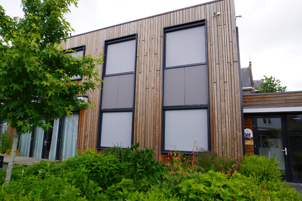 HilverZorg Hilversum stichting de ark gouda verano ritsscreens, knikarmscherm, aluminium jaloezieën en rolgordijnen 1