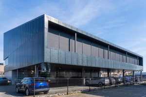 elektrische screens voor bedrijfspand in diemen 1