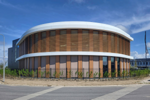 ritzscreens en schoepenzonwering voor een bedrijfspand in hellevoetsluis 1