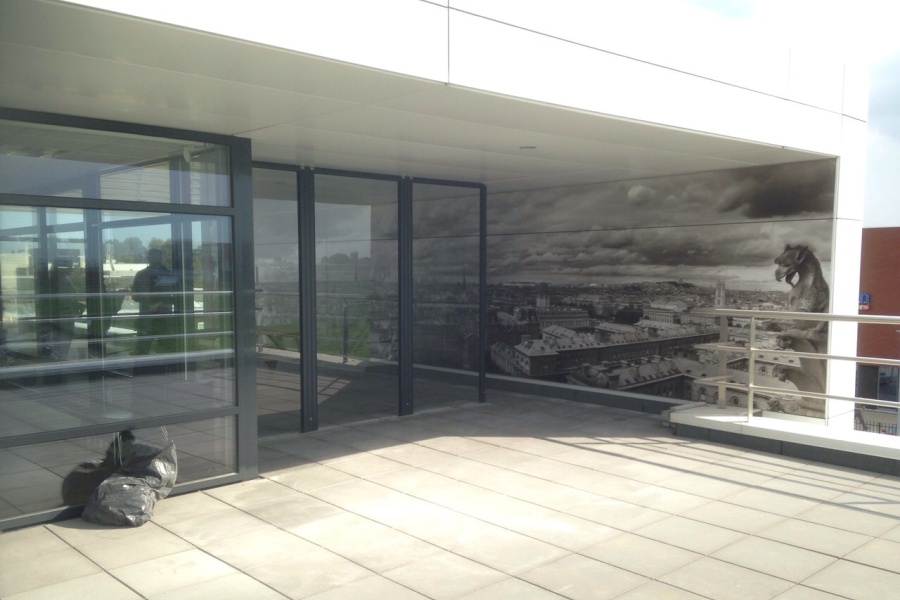 glazen windschermen voor het creëren van een rookruimte bij informatique berkel en rodenrijs 1