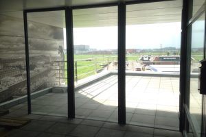 Glazen windschermen voor het creëren van een rookruimte bij Informatique Berkel en Rodenrijs glazen windschermen voor het creëren van een rookruimte bij informatique berkel en rodenrijs 4