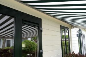 knikarmscherm verano porto op stacaravan laten plaatsen in oosterhout 2