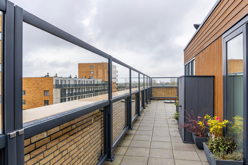 glazen windschermen op een penthouse in capelle a/d ijssel 2