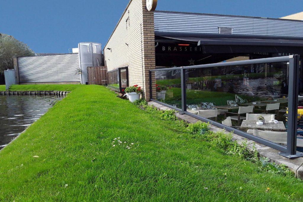 windschermen geplaatst op terras in berkel en rodenrijs 1