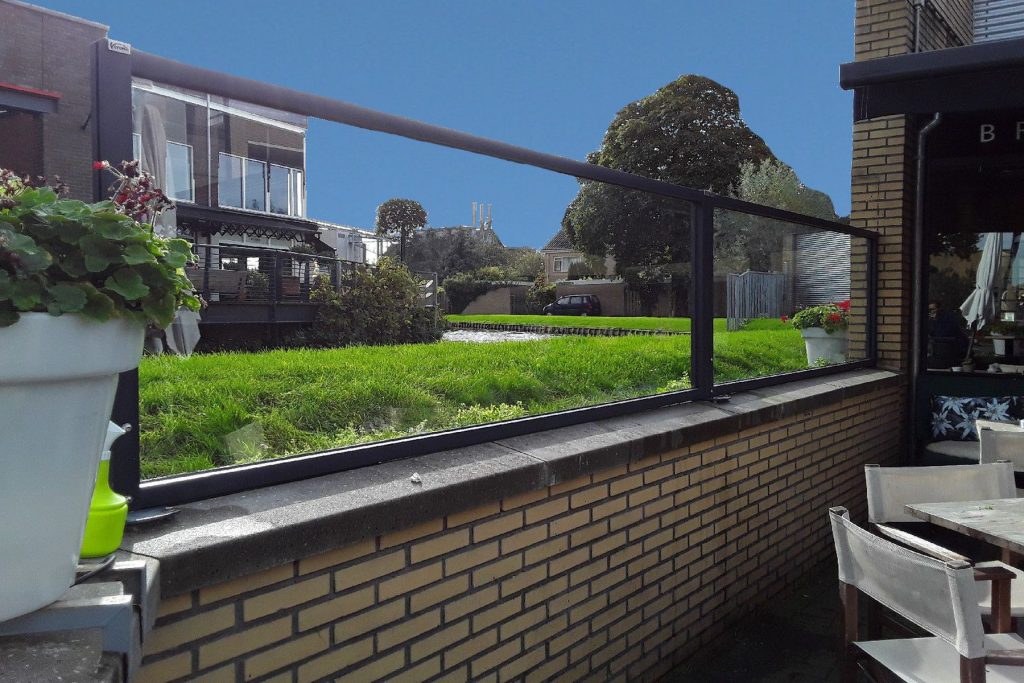 windschermen geplaatst op terras in berkel en rodenrijs 3