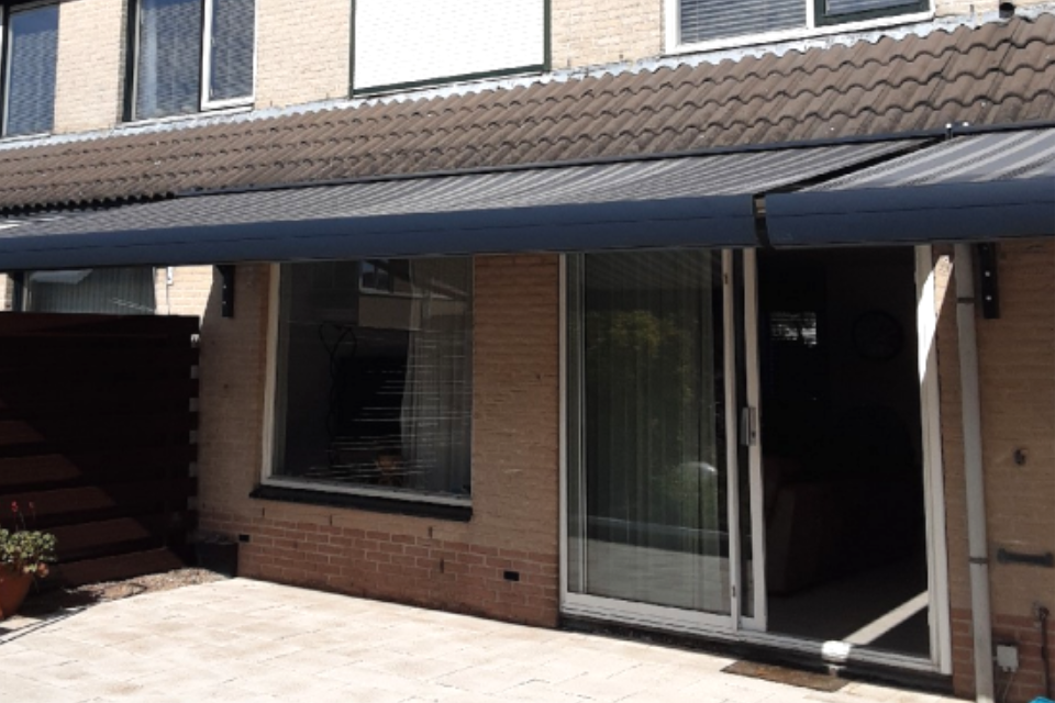 verano salou zonnescherm in spijkenisse geplaatst 1