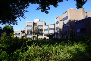 Referenties solar screens voor warmtewering en eenheid op appartementencomplex 1