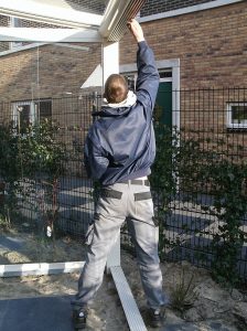 terrasoverkapping met glazen vouwwanden laten plaatsen in voorthuizen 3