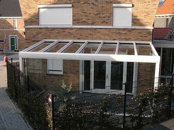 terrasoverkapping met glazen vouwwanden laten plaatsen in voorthuizen 1