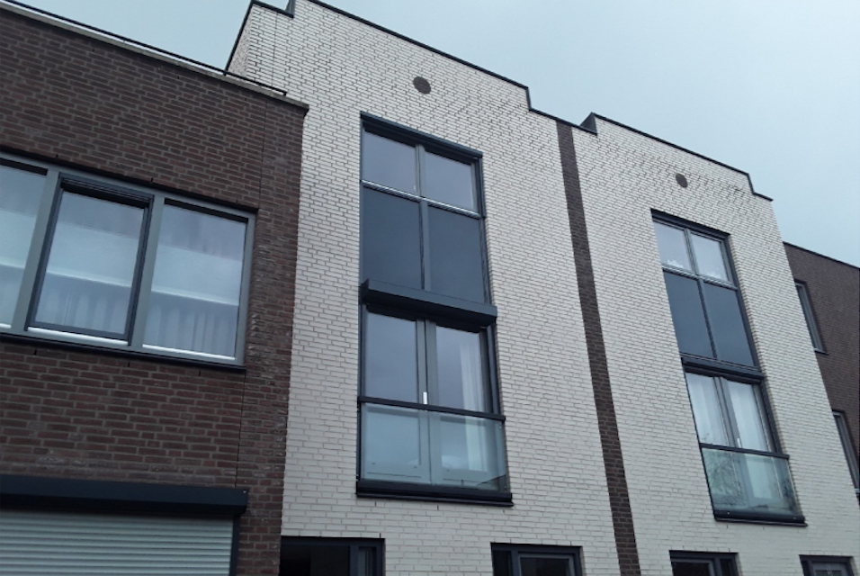 rolluik en ritzscreen geplaatst in hoogvliet 1