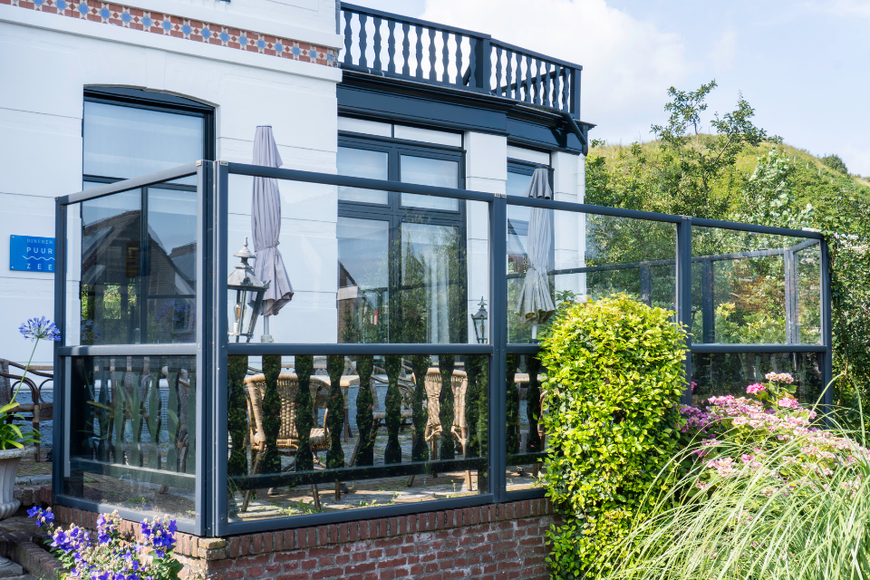 Hotel Villa de Klughte in Wijk aan Zee stijlvolle glazen windschermen bij hotel villa de klughte in wijk aan zee 3