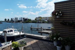glazen windscherm en balustrade geplaatst in almere 1