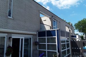 glazen windscherm en balustrade geplaatst in almere 2