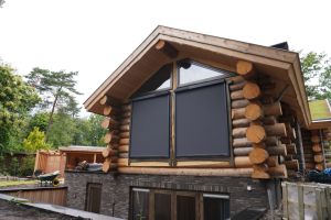 solar screens op een blokhutwoning in wolfheze 1