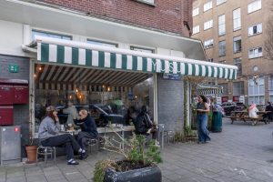 nieuwe zonneschermen voor yusu coffee 1