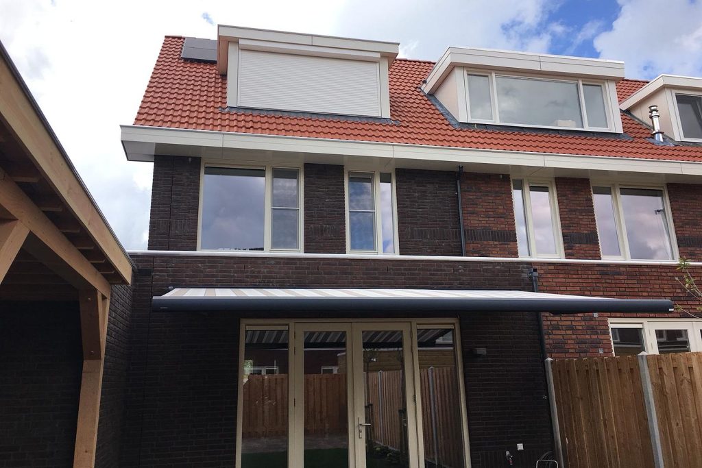 rolluik en knikarmscherm plaatsen bij familie geesterman in berkel 2