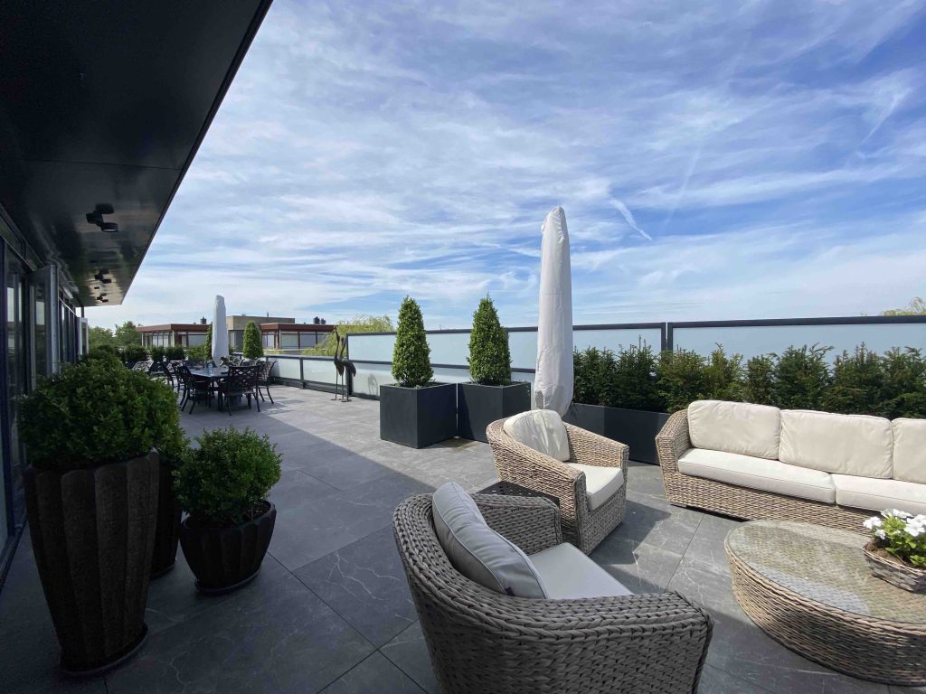 windschermen gemonteerd in hendrik ido ambacht 2