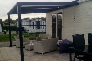 verano terrasoverkapping plaatsen bij vakantiehuis in zeewolde 1