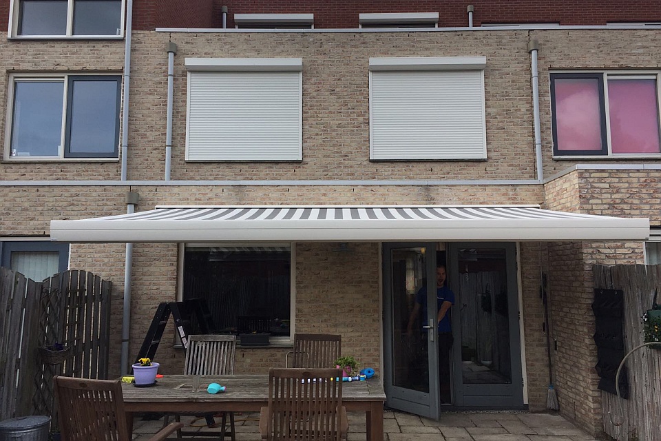 verano salou knikarmscherm en 4 rolluiken woning zoetermeer 1
