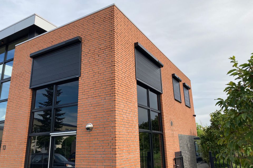 rolluiken werkend op zonne energie in spijkenisse 1