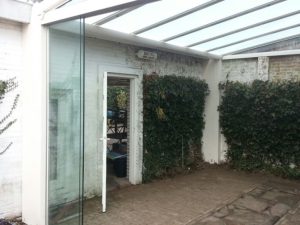 terrasoverkapping met glaswand laten plaatsen in noordwijk aan zee 2