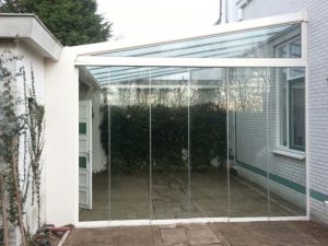 terrasoverkapping met glaswand laten plaatsen in noordwijk aan zee 3